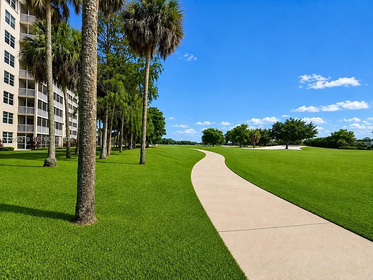 250 Jacaranda Dr #805 — Photo 29