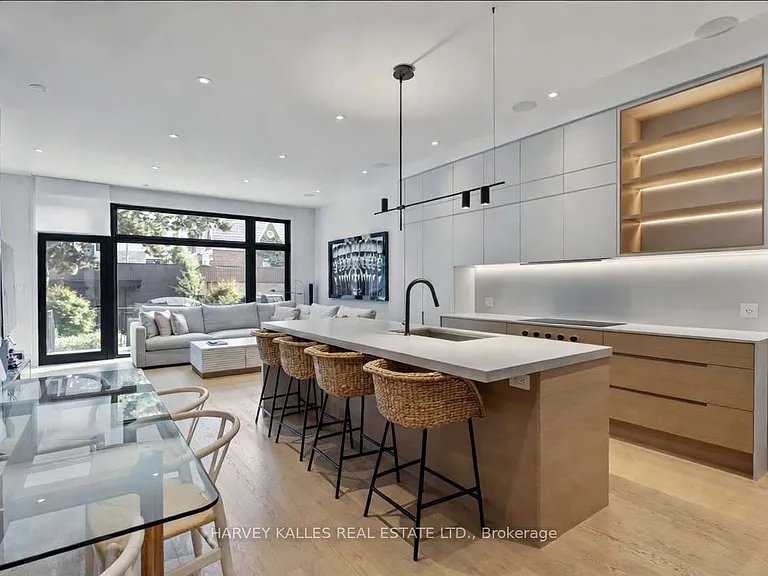 43 Summerhill Ave — Photo 14