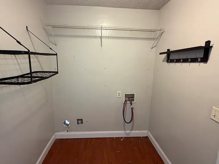 1010 Lynch St — Photo 7