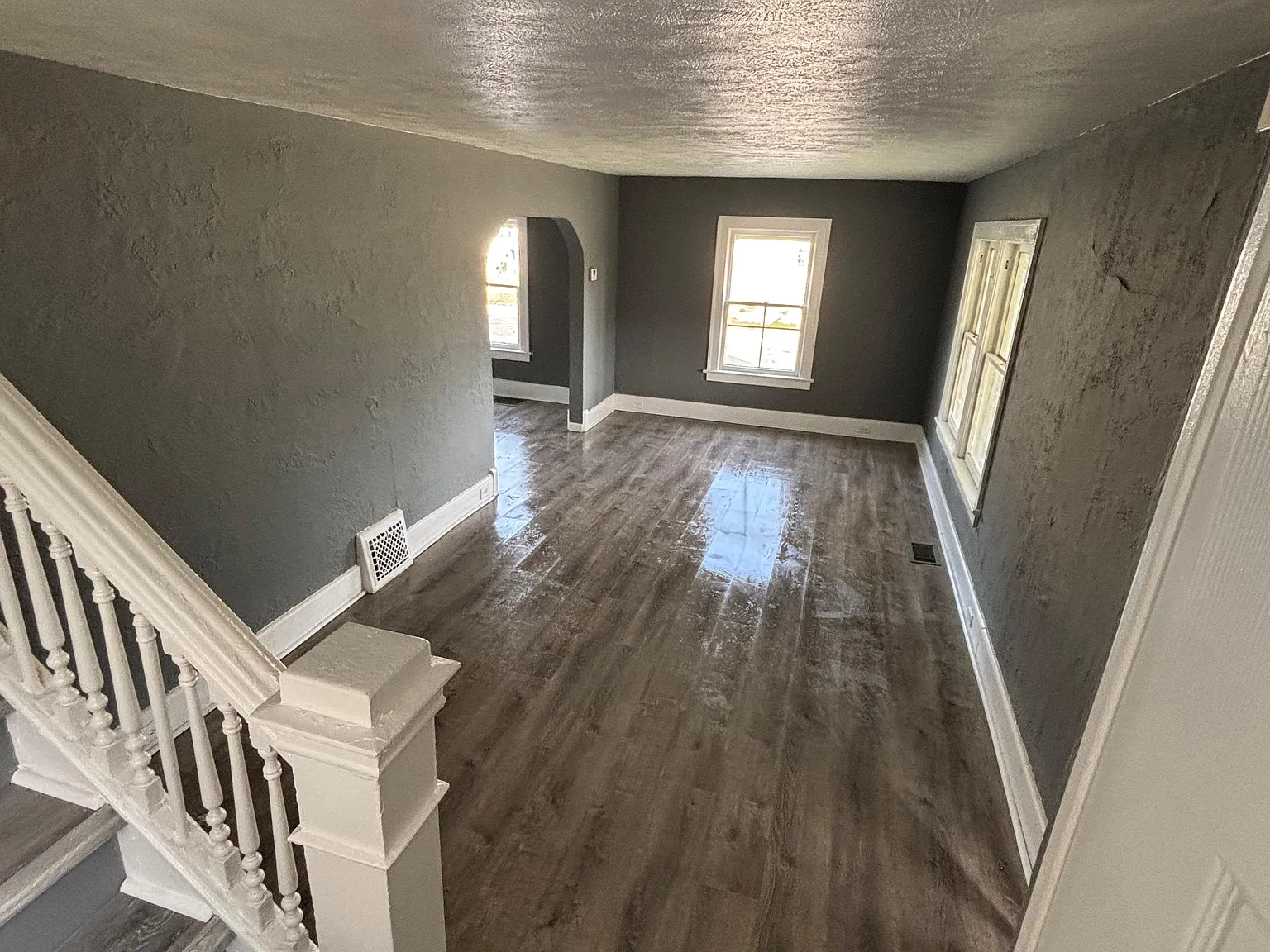3 bed, 1030 sqft, $1,050 — Photo 2