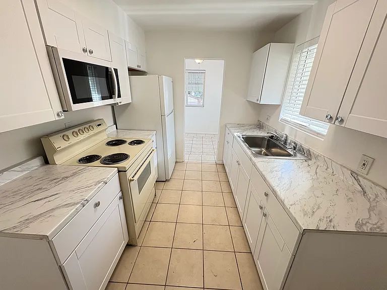 618 E Clarendon Ave #A — Photo 8