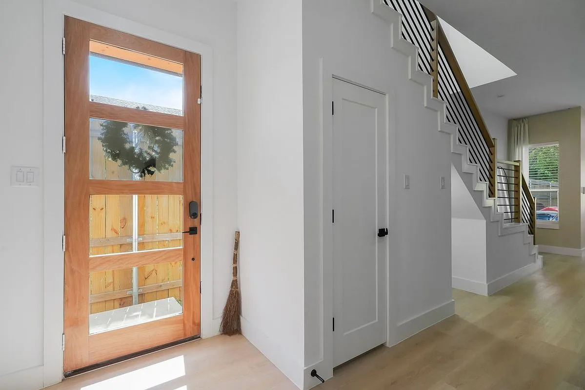 3 bed, 2.5 bath, 2134 sqft, $4,500 — Photo 3