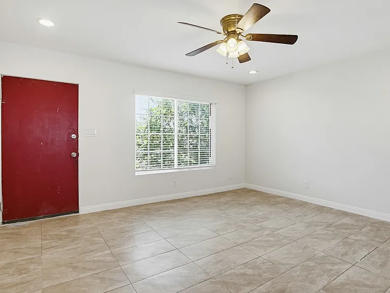 4255 1/2 Altadena Ave — Photo 5