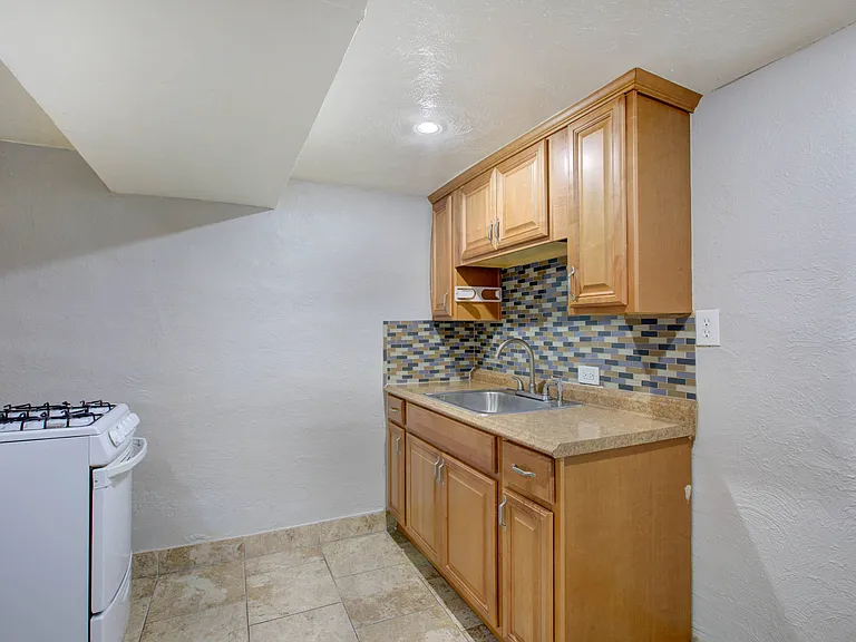 1030 N Washington St — Photo 13