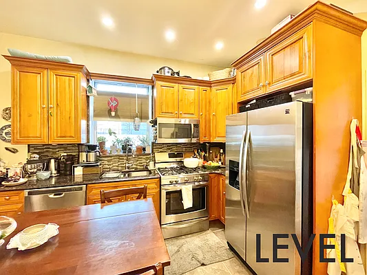 Rented by Level Group | media 3