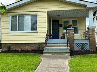 2082 Waterbury Rd, Lakewood, OH 44107