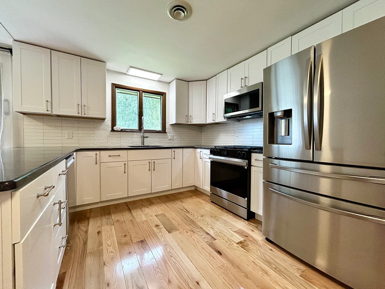 5302 Vista Ave — Photo 1