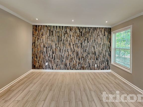 3rd image of 1806 Dalton Way