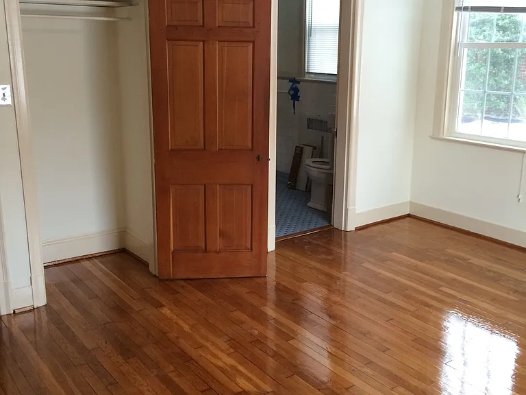 534 Logan St — Photo 10