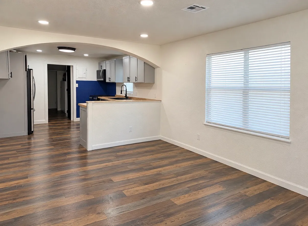 2 bed, 1.5 bath, 825 sqft, $1,100 — Photo 3