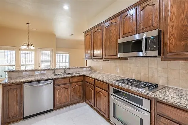 901 Witherby Ln — Photo 8