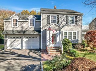 40 Davison Ave, East Rockaway, NY 11518