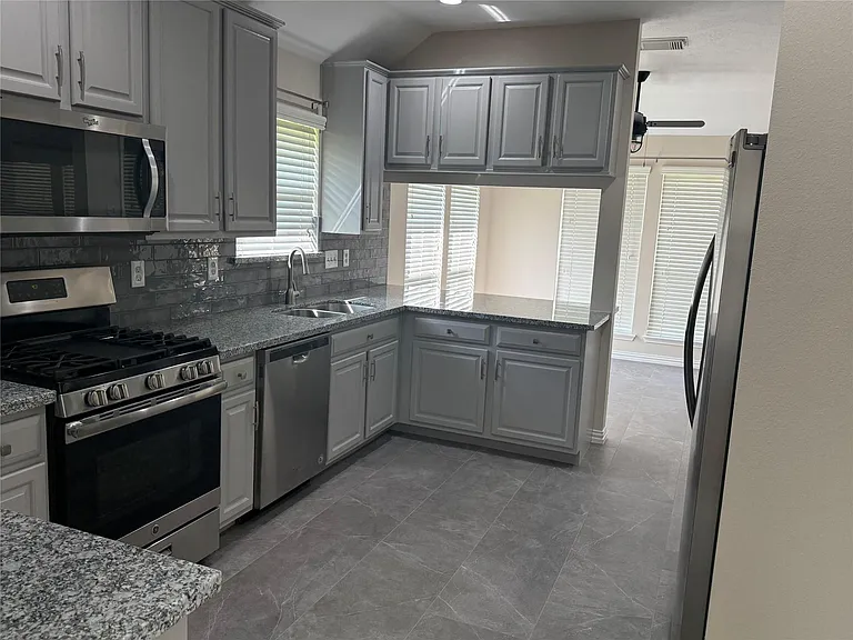 11807 McKinney Falls Ct — Photo 4