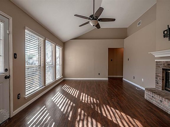 5th image of 2710 Monthaven Dr