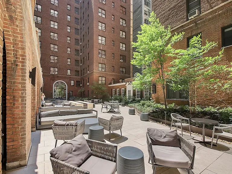 160 E 48th St #9S5 — Photo 10