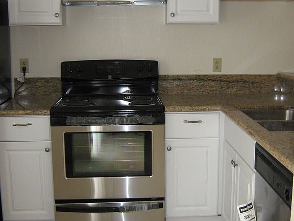 4th image of 7504 Parkway Dr Unit 101