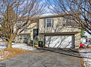 917 Maple Ln, Lebanon, PA 17046