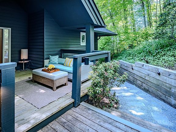 4th image of 4003 Woodlands Drive