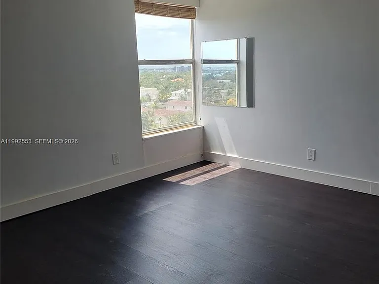 2020 NE 135th St #904 — Photo 9