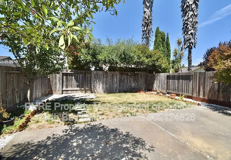 89 Francis Cir — Photo 2