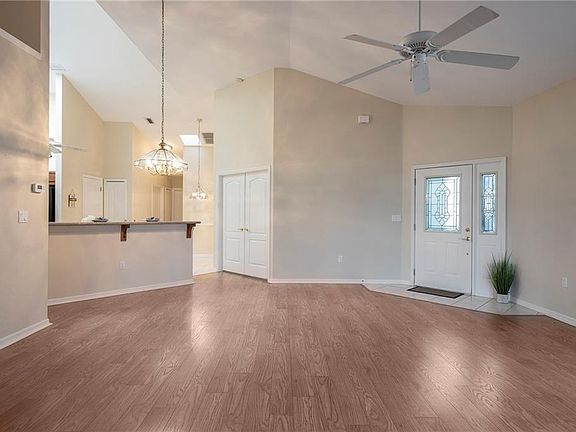 3rd image of 1167 Royal Blvd