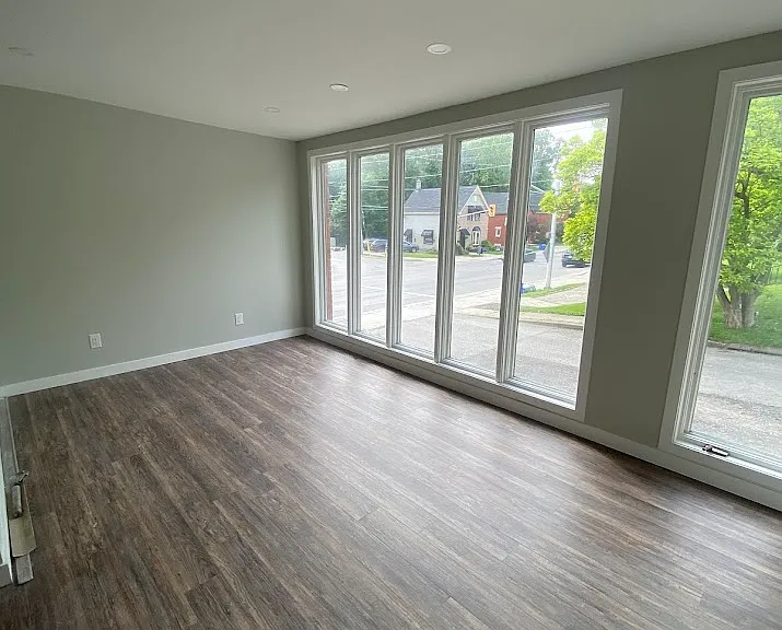 203 Elmwood Ave E — Photo 21