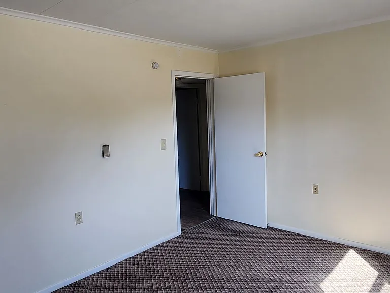 39 Medbury Ave — Photo 12