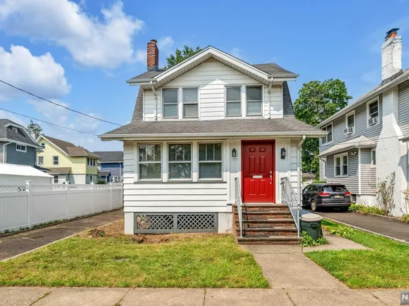 2 Pershing Ct, Ridgefield Park, NJ 07660
