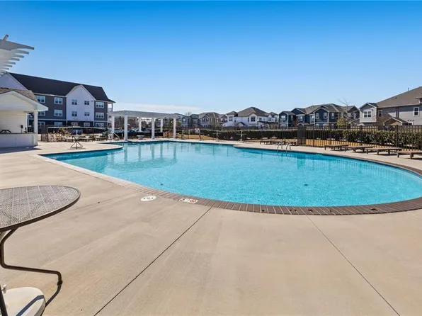 1725 Dromolin Dr #105, Virginia Beach, VA 23456