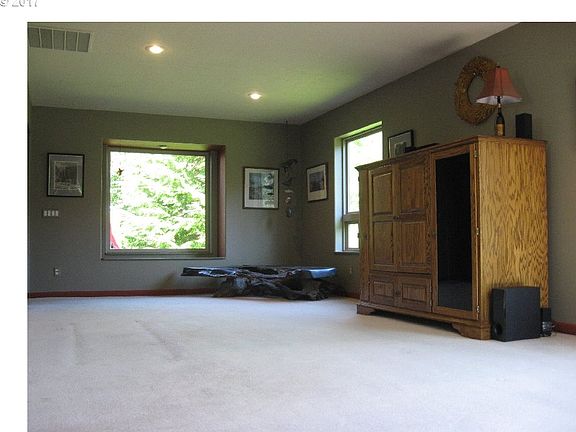 4th image of 5810 Palisades Dr