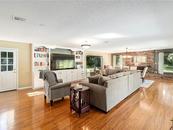 5th image of 714 SE 22nd Ave
