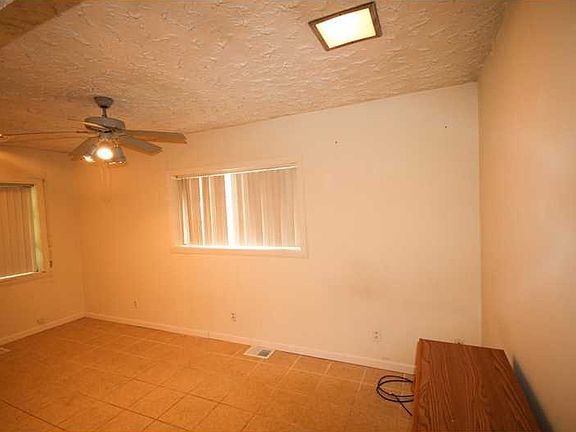 Bedroom 2 (2)