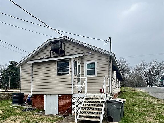 5th image of 2001 Lane St