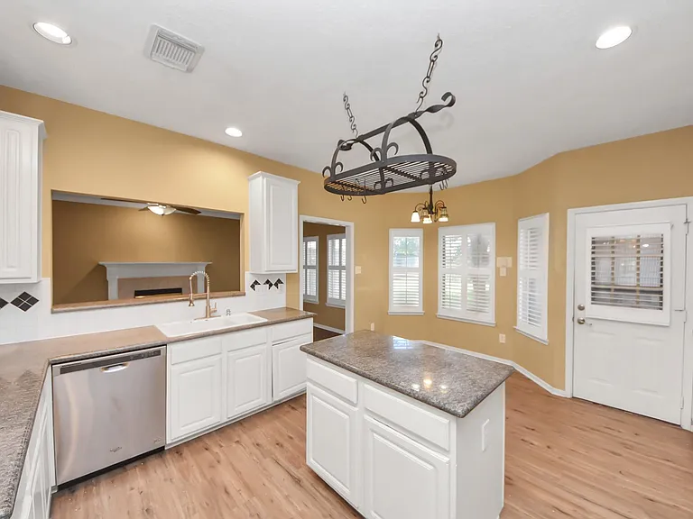 23003 Governorshire Dr — Photo 19