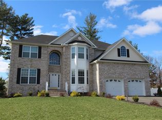 4 Shayna Ct, Monroe Township, NJ 08831