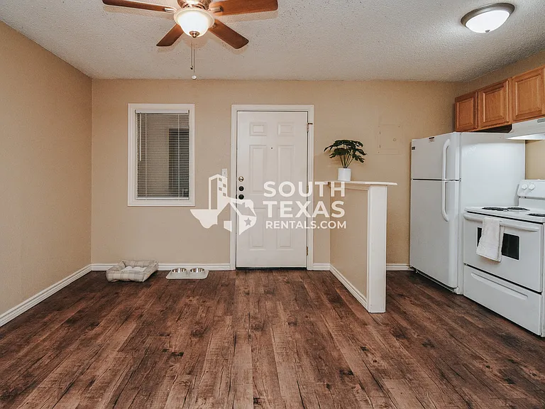 1811 Lawndale Ave #8 — Photo 3