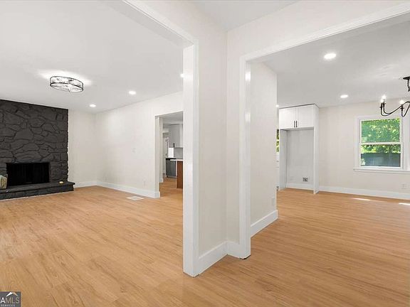 4th image of 2177 E Chester Cir SE