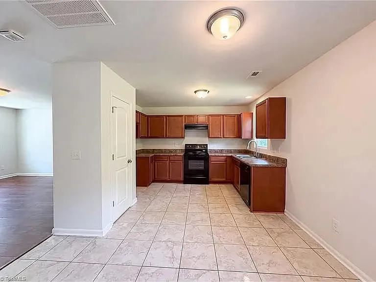 4662 Chapel Ridge Dr — Photo 4