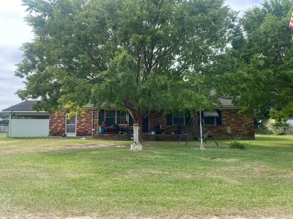 122 New St, Omega, GA 31775