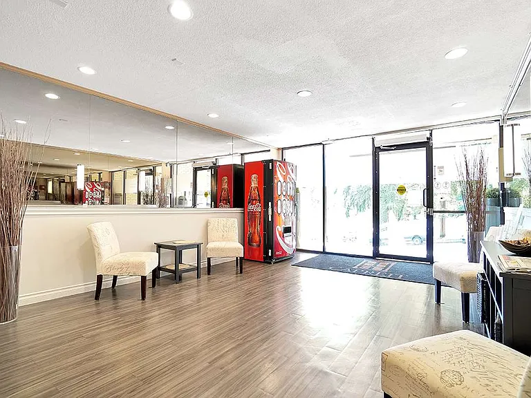 329 Sherbrooke St — Photo 8