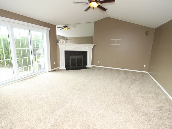 4th image of 40655 Canterbury Dr