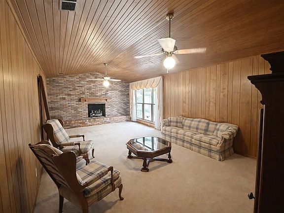 2nd image of 34 Briar Pl