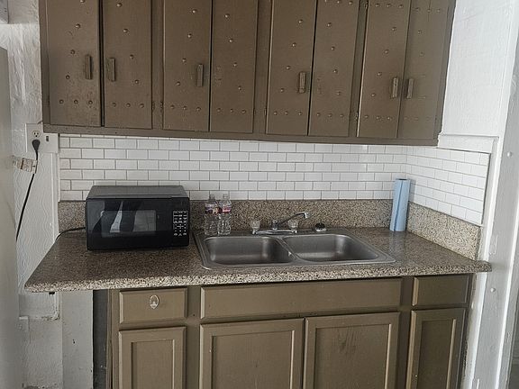 3rd image of 66126 1st St APT 5