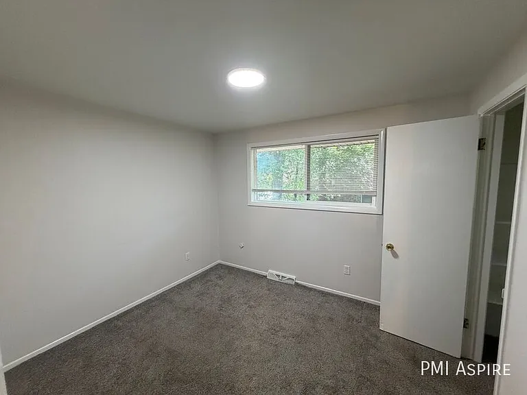 904 Tulip St — Photo 7