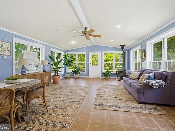 4th image of 35 Pinewood Ave