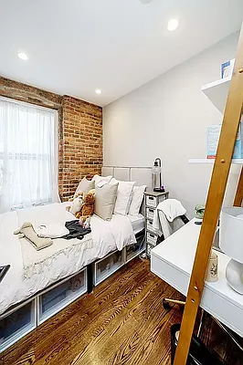 Rented by Douglas Elliman | media 18