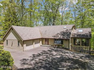 146 Cove Point Cir, Lakeville, PA 18438