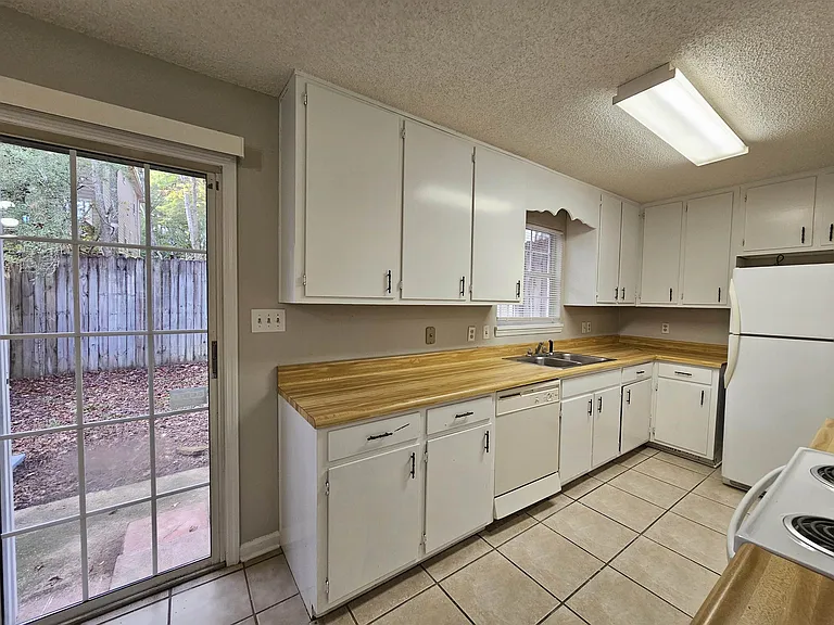 2388 Gregory Dr — Photo 13