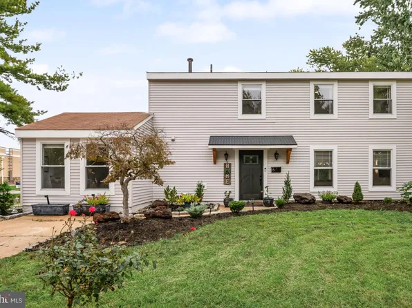6 Cherrywood Dr, Clementon, NJ 08021