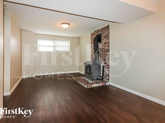 3rd image of 700 N Sioux Ave